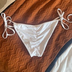 NWOT Scrunched Butt Cheeky Swim Bottoms in White!
